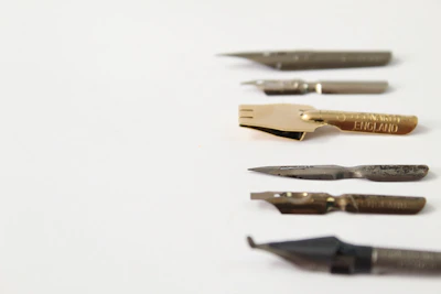 A selection of nib widths displayed on a sleek black background.