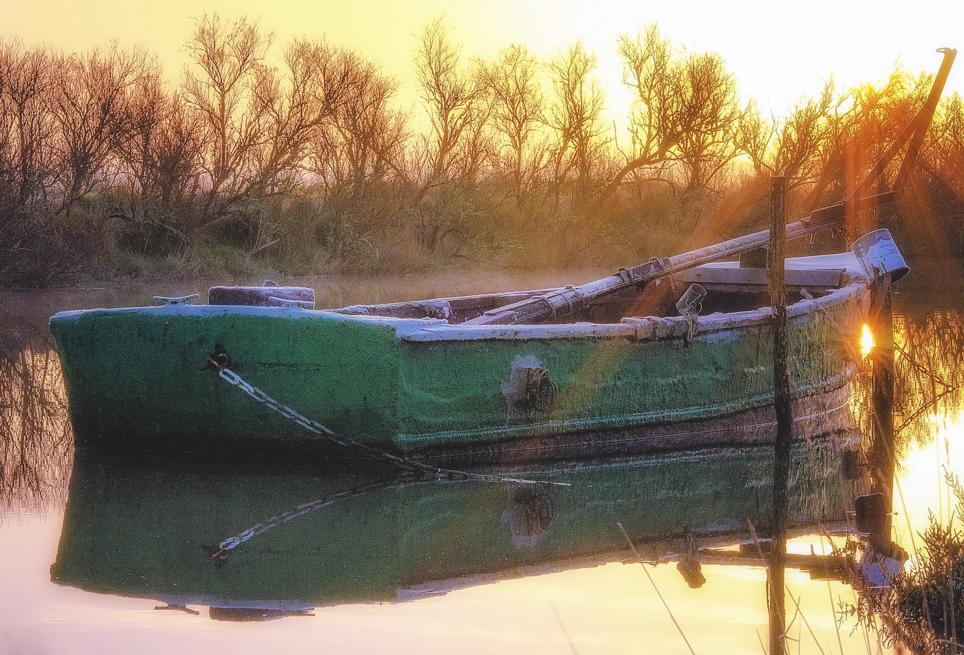 gray computer monitor