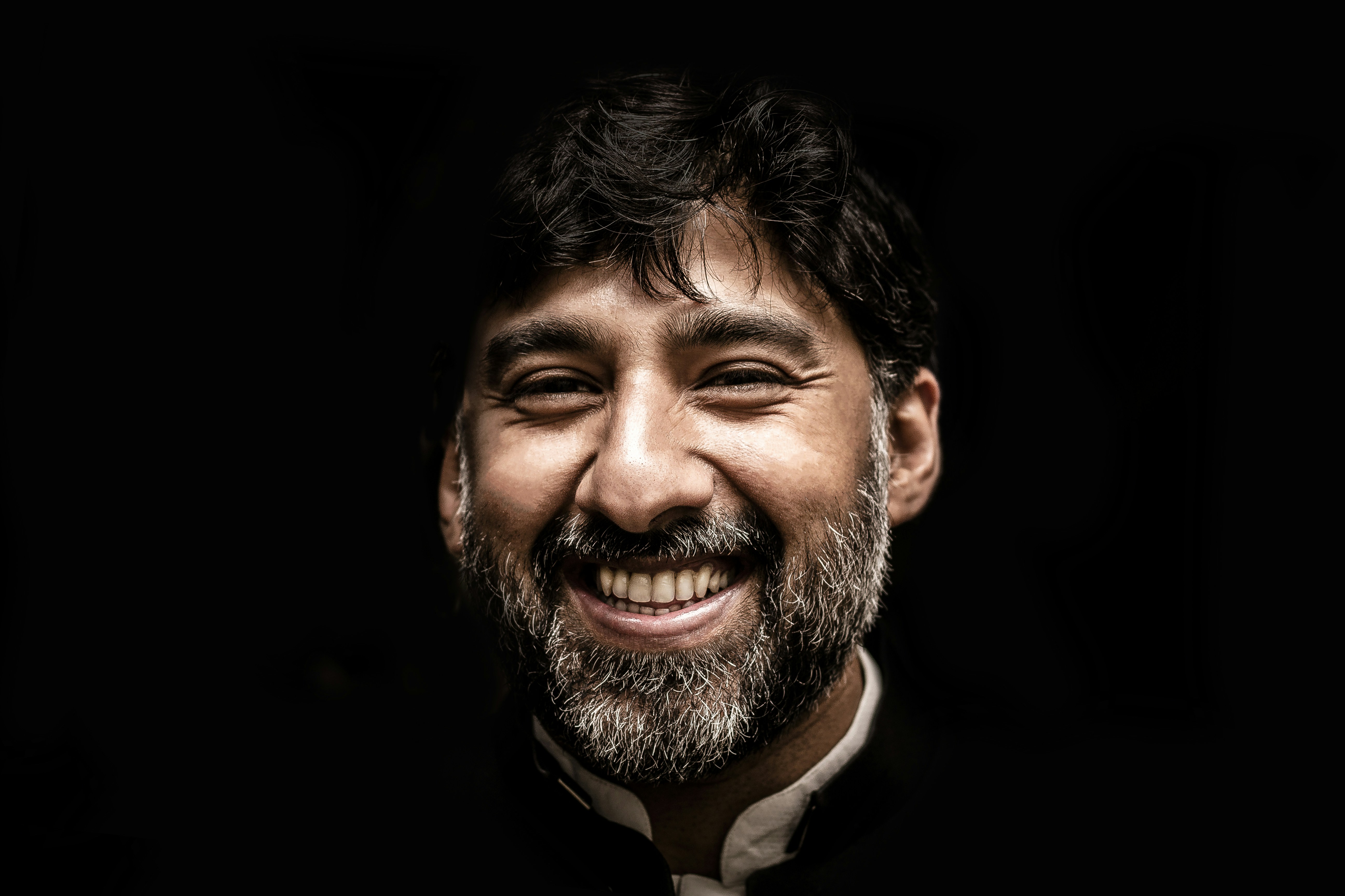 great photo recipe,how to photograph sufi teacher; man wearing black and white top