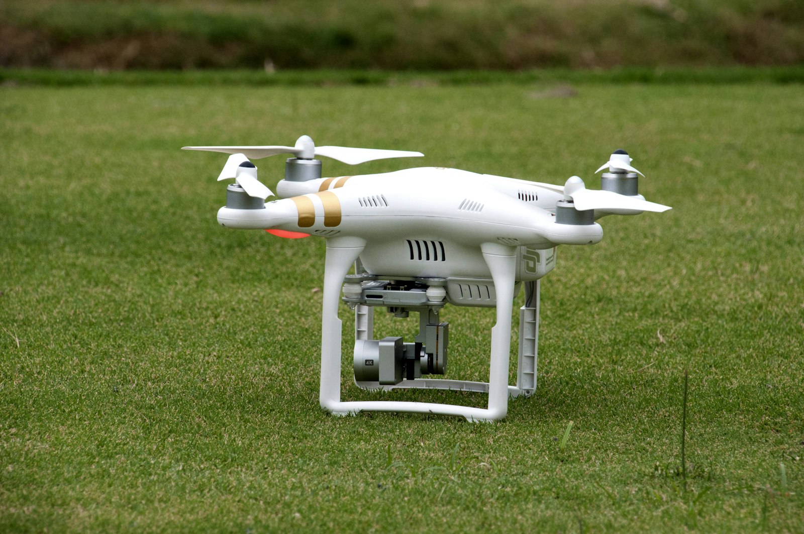 Nikon D90 + Nikon AF-S DX Nikkor 18-300mm F3.5-6.3G ED VR sample photo. White quadcopter on lawn photography