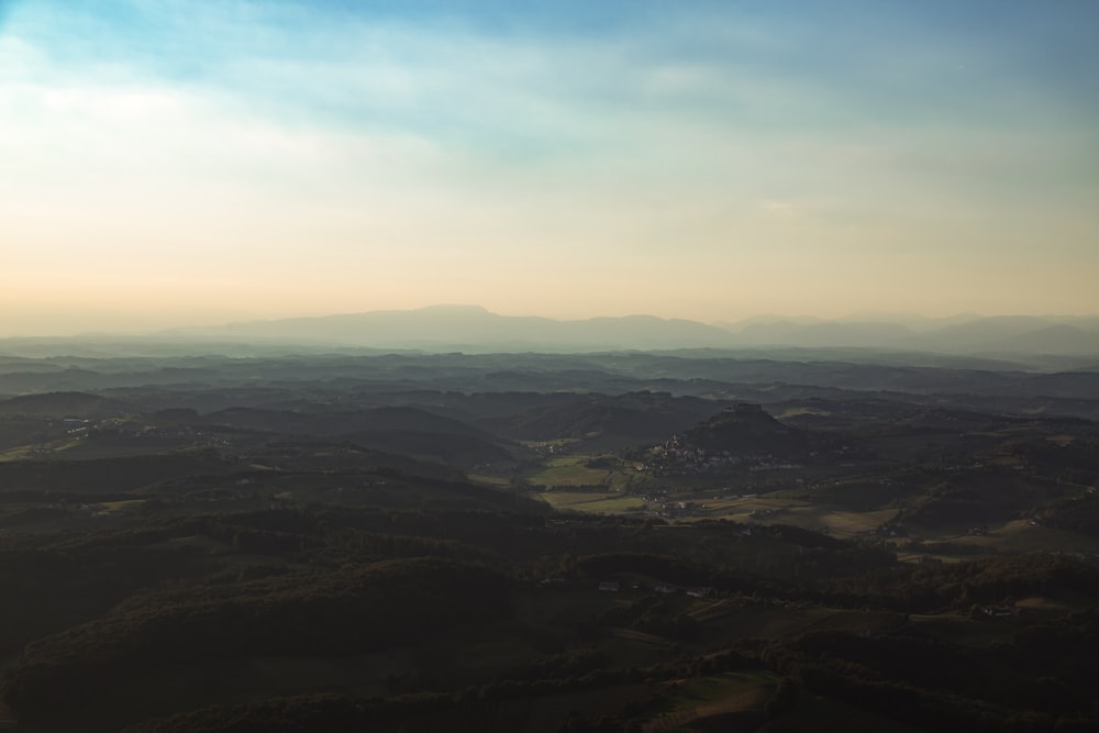 veduta aerea delle montagne