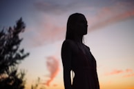 shallow focus photography of woman