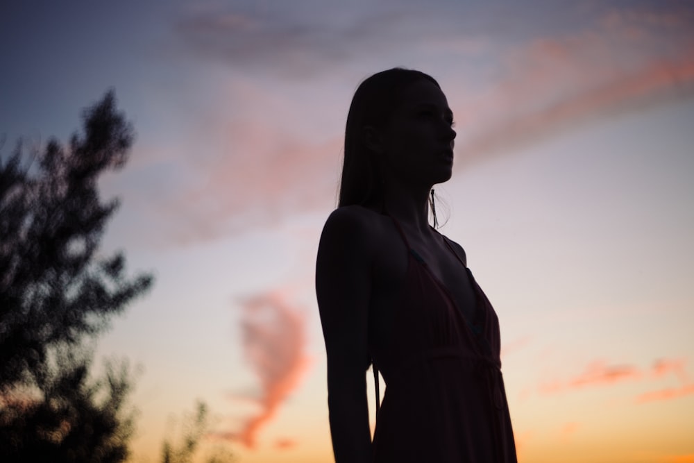 fotografía de enfoque superficial de la mujer