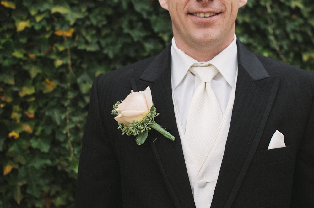 man wearing black suit jacket