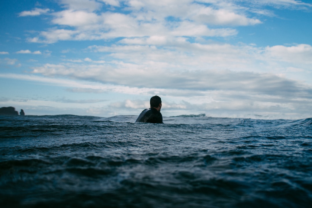 travelers stories about Surfing in Piha Beach, New Zealand