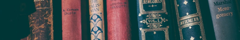 Livre de poésie ouvert