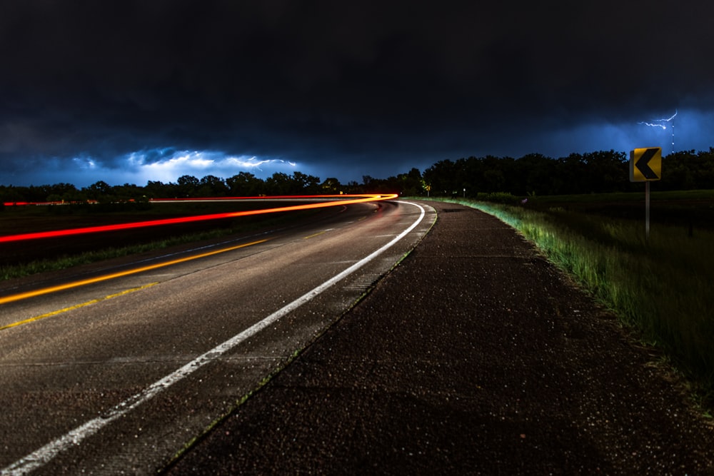 Fotografia time lapse di Raod