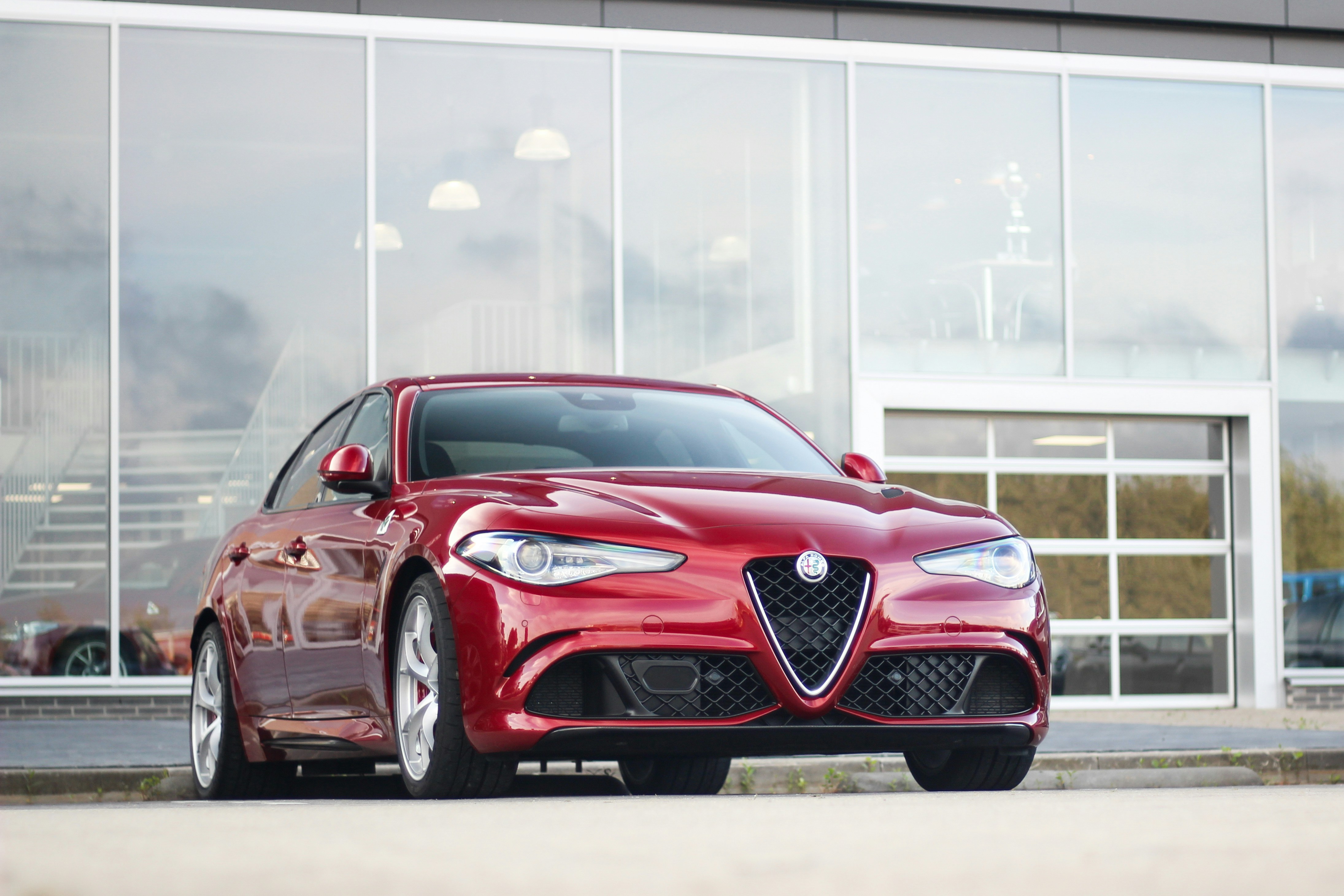 Free Unsplash photo from Igor Jilesen