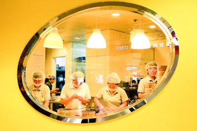 Team members of Panamericana Ondulados Comercio Ltda collaborating in the production area.