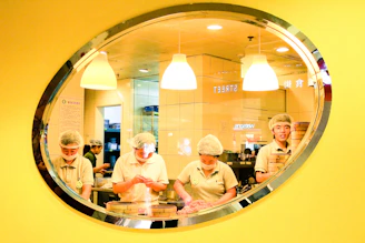 Team members of Panamericana Ondulados Comercio Ltda collaborating in the production area.