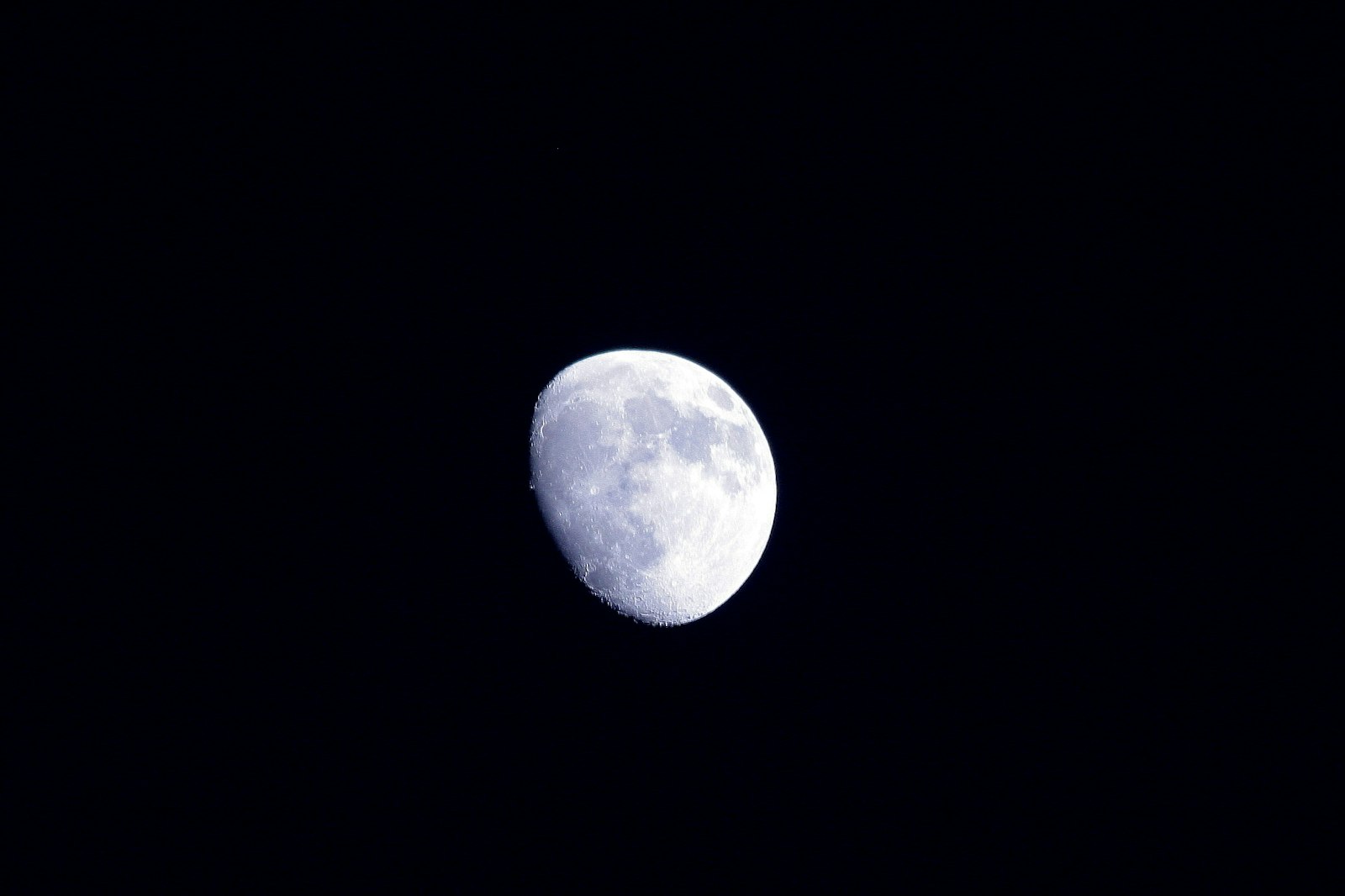 Canon EF 70-300mm F4-5.6 IS USM sample photo. Gray moon digital wallpaper photography