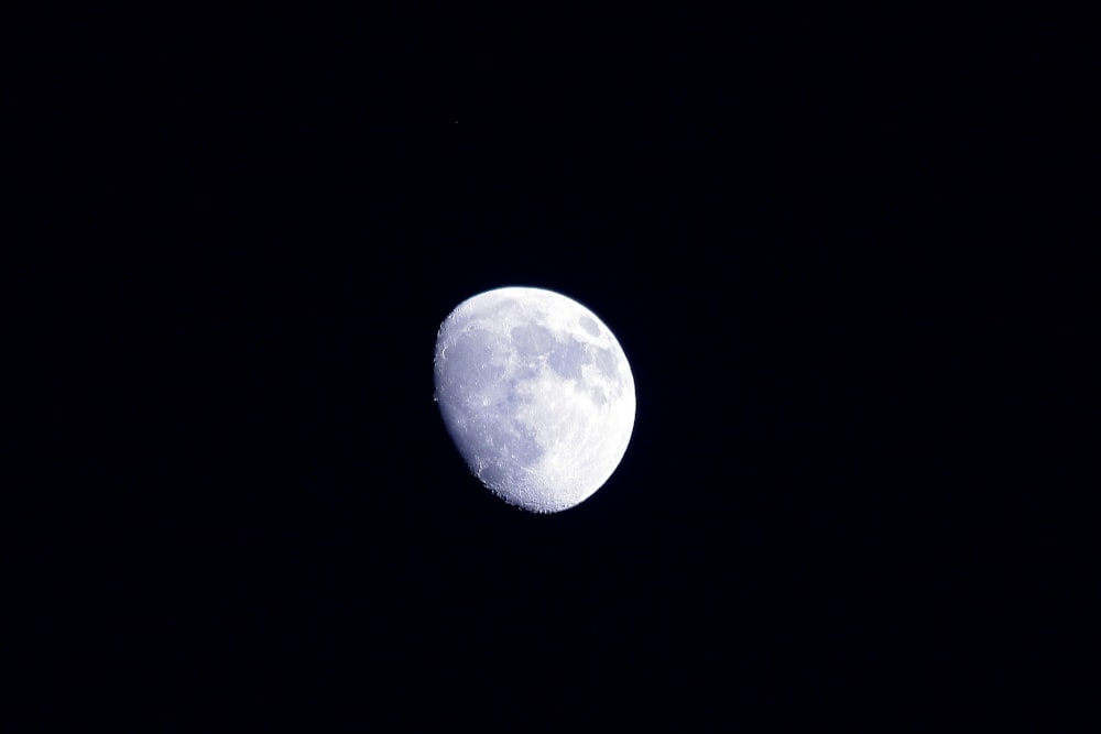 Gray Moon Digitales Hintergrundbild