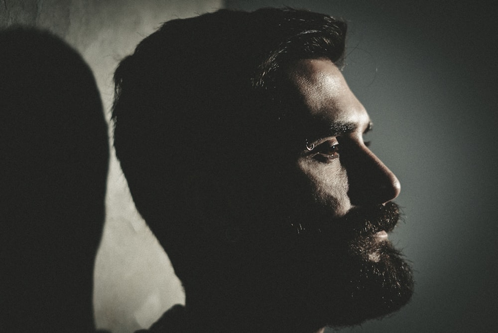 closeup photo of man with beard