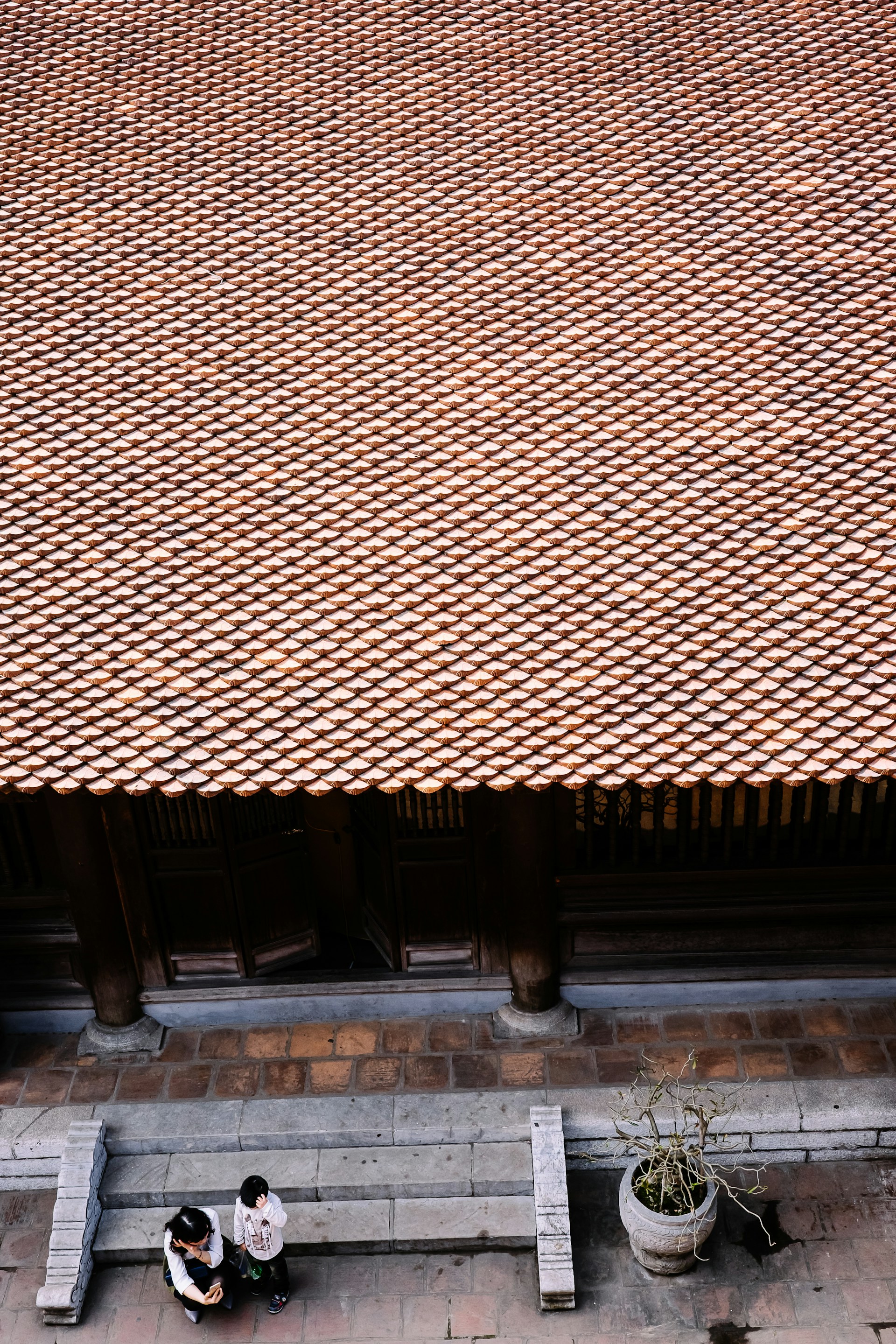 gray computer monitor