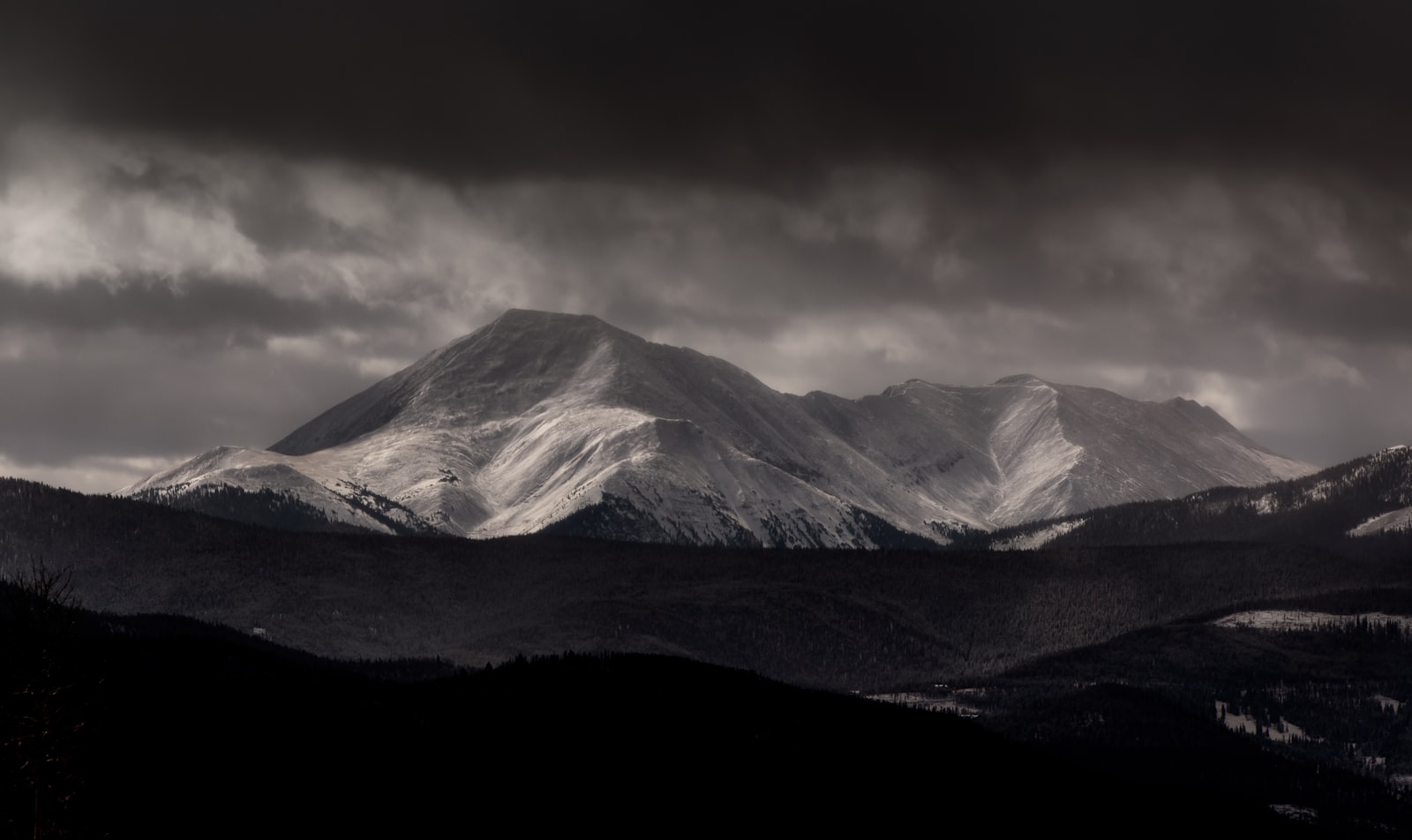 Nikon D750 + Nikon AF-S Nikkor 70-200mm F2.8G ED VR II sample photo. Grayscale photography of mountain photography