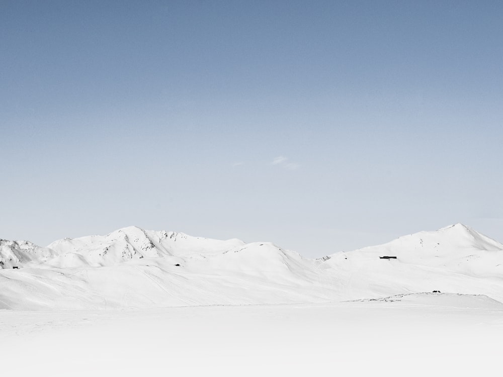 昼間の雪山の写真撮影