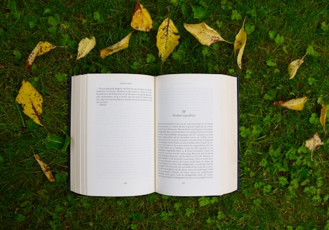 Winterausgabe mit Notizen und Fachliteratur