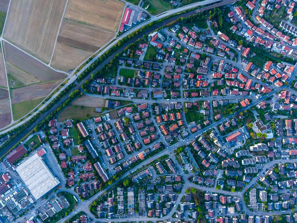 Luftaufnahmen von Häusern und Gebäuden