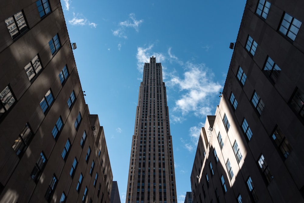 超高層ビルの建築写真