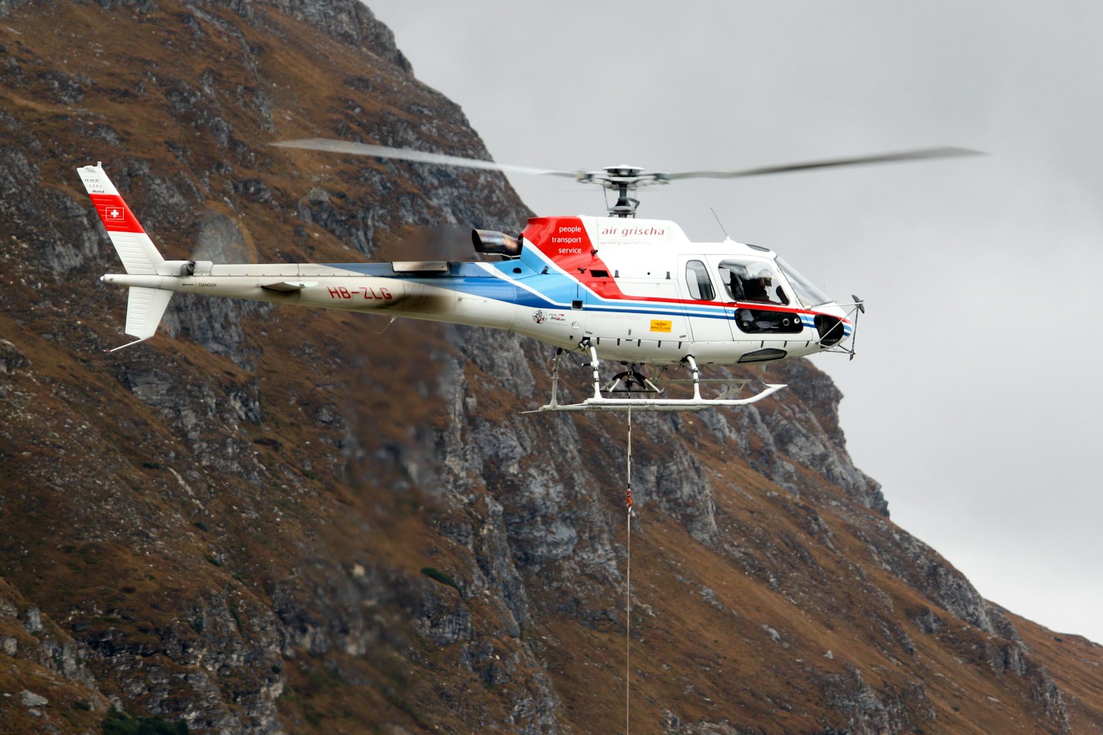 Vignemale, Ayous, Sentein : trois secours en cinq jours dans les Pyrénées — pourquoi le secours commence à l'alerte, et la fiche d'itinéraire que personne ne laisse