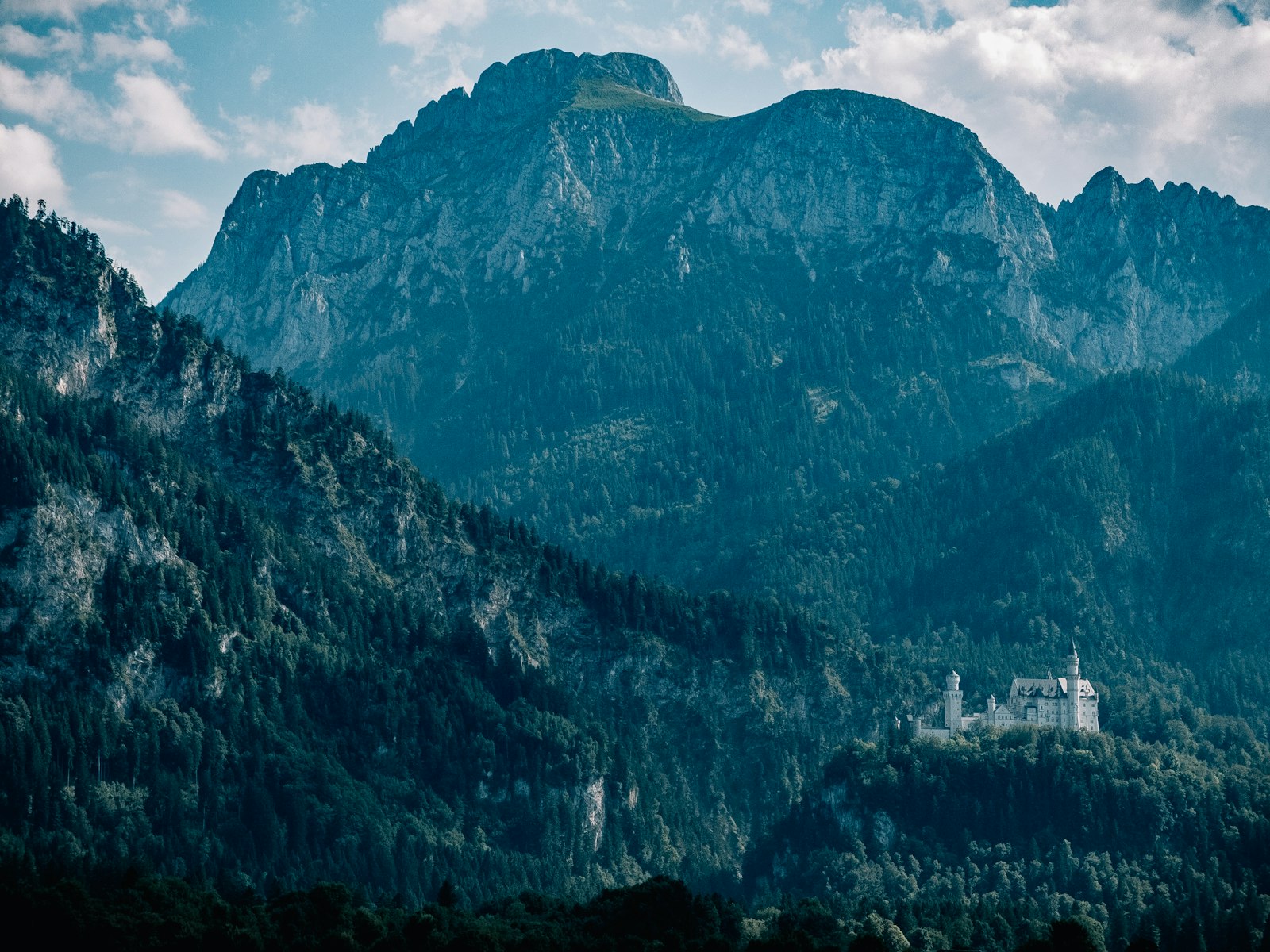 Fujifilm X20 sample photo. White castle and mountains photography