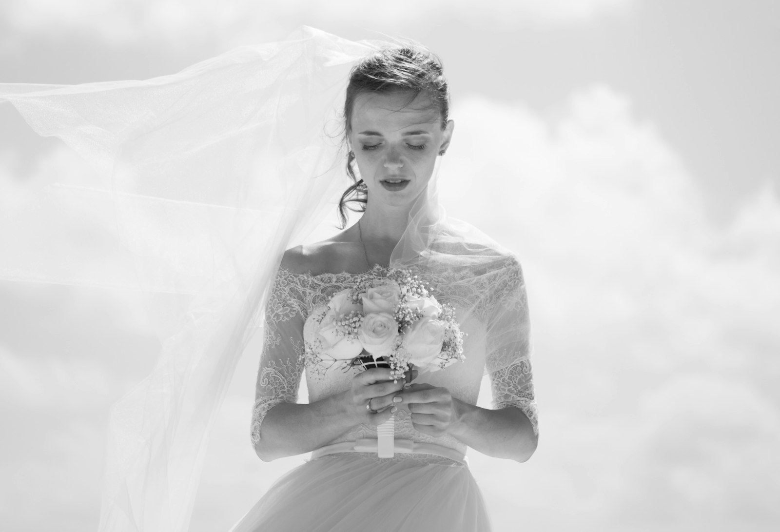 Canon EOS 6D + Canon EF 24-70mm F2.8L USM sample photo. Grayscale picture of bride photography