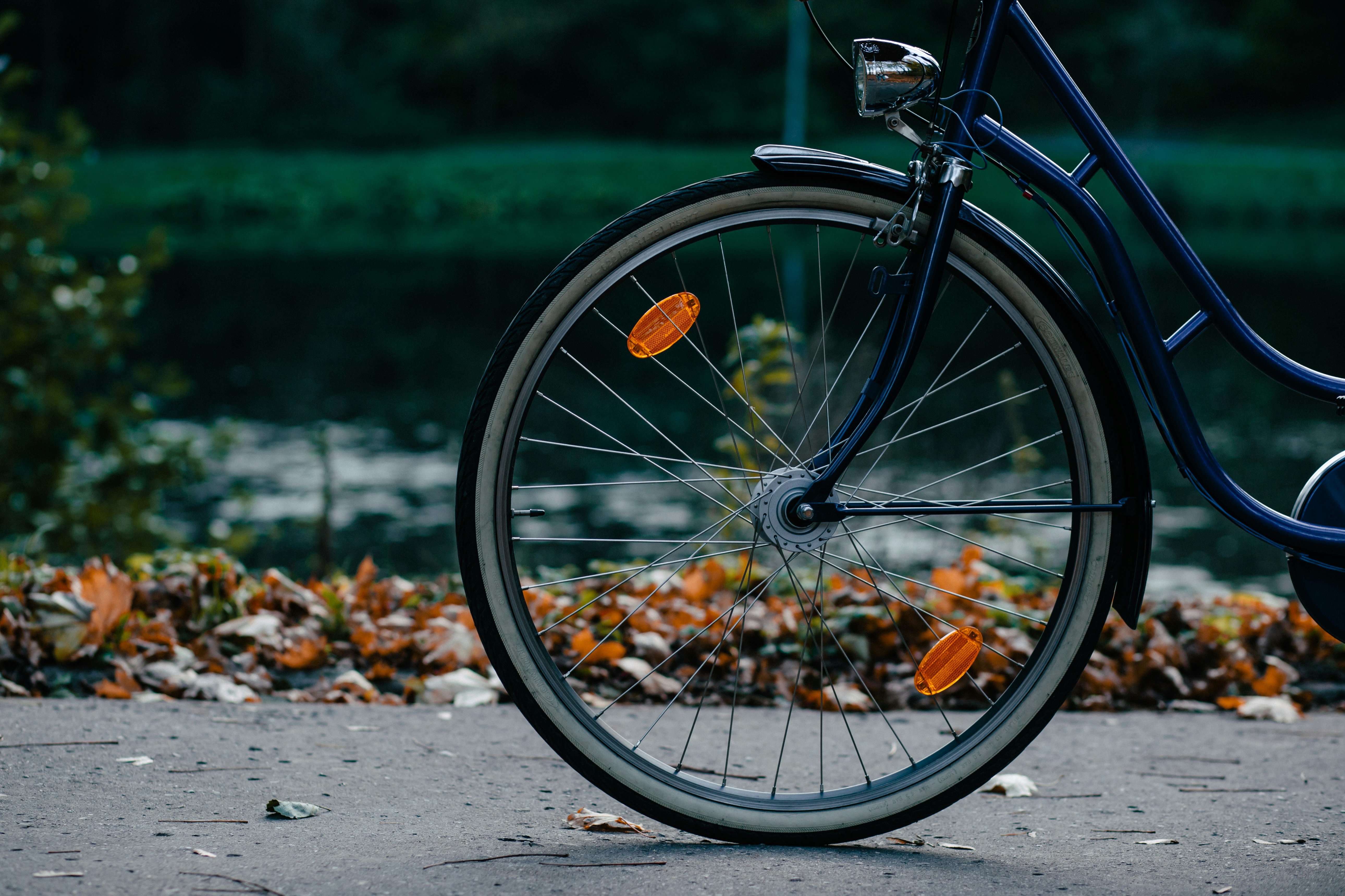 photo of front bicycle wheel