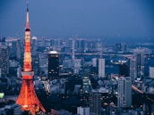 A vibrant cityscape at dusk symbolizing dynamic and transparent news coverage