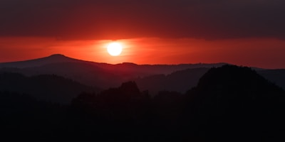 A stunning sunset over the landscape of Itaú de Minas.