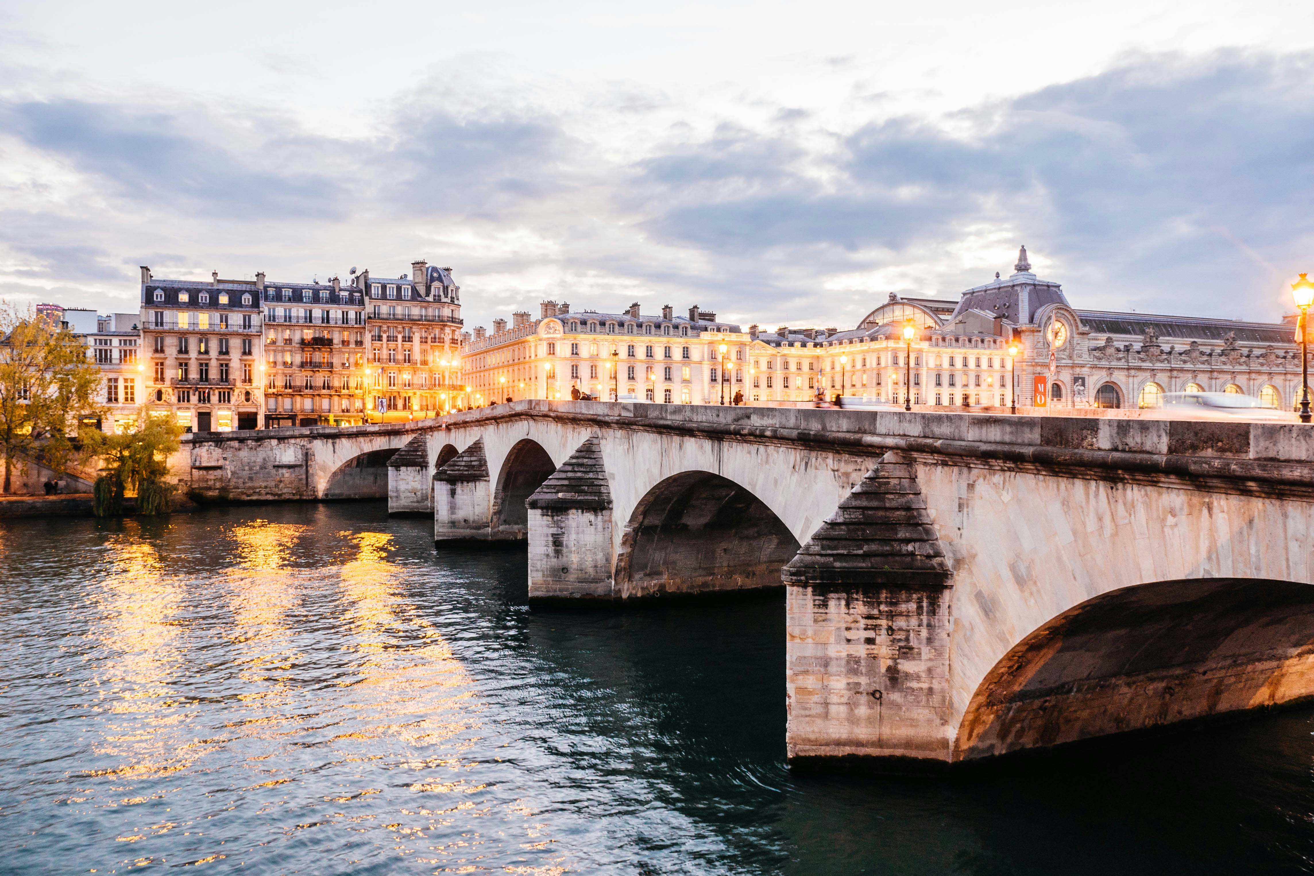 https://images.unsplash.com/photo-1477089884677-c596568bd120?ixid=M3w2MjYzNjJ8MHwxfHNlYXJjaHw4fHxTd2VldCUyMFBhcmlzJTIwQ3IlQzMlQUFwZXJpZSUyMCUyNiUyMENhZiVDMyVBOXxlbnwwfDB8fHwxNzIxNzU5NTI3fDA&ixlib=rb-4.0.3