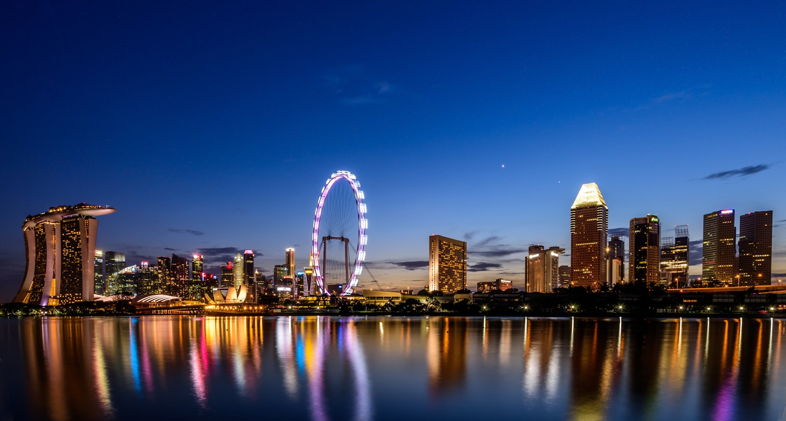 Nikon D810 + Nikon AF-S Nikkor 16-35mm F4G ED VR sample photo. Ferris wheel surrounded by photography