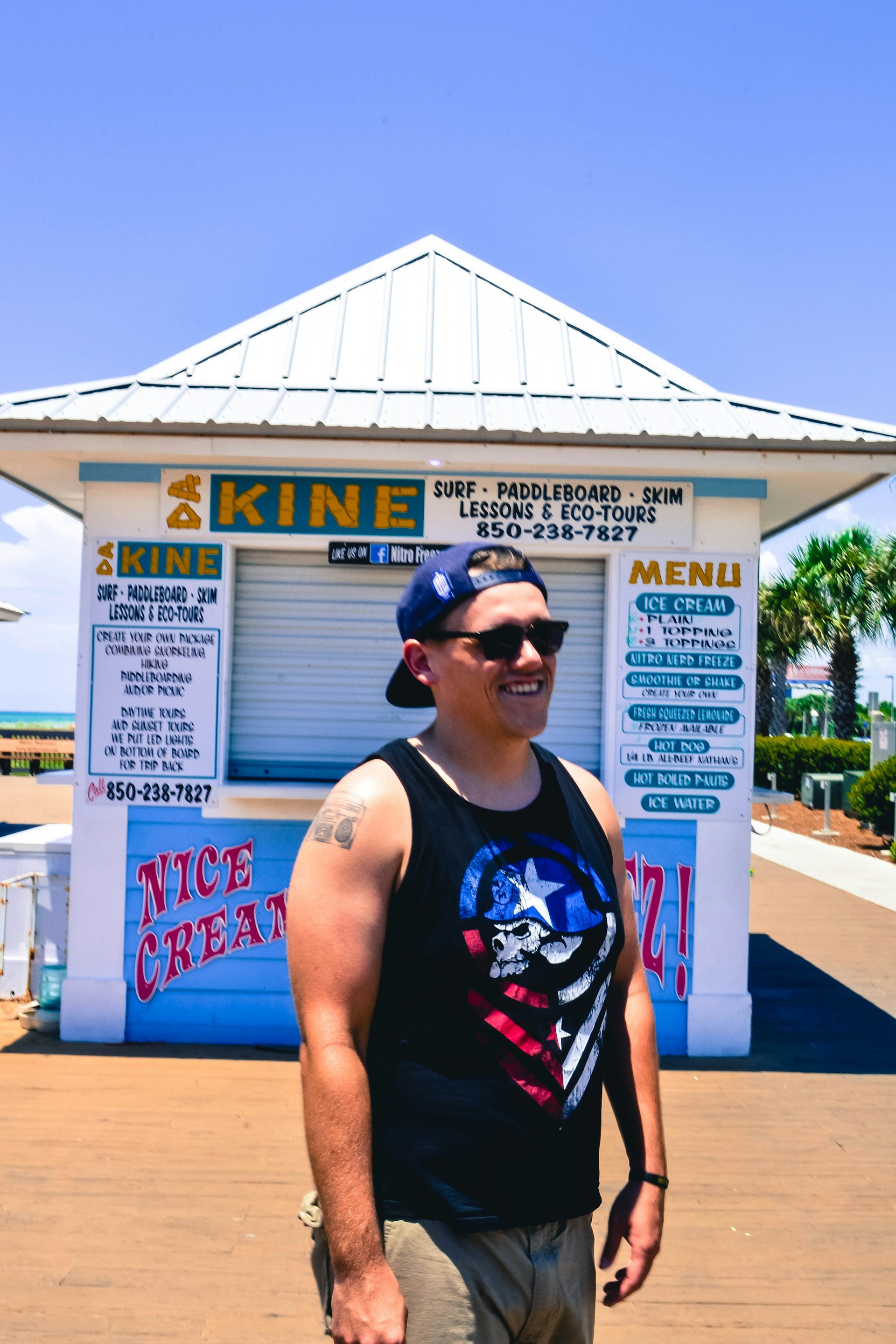 gray computer monitor