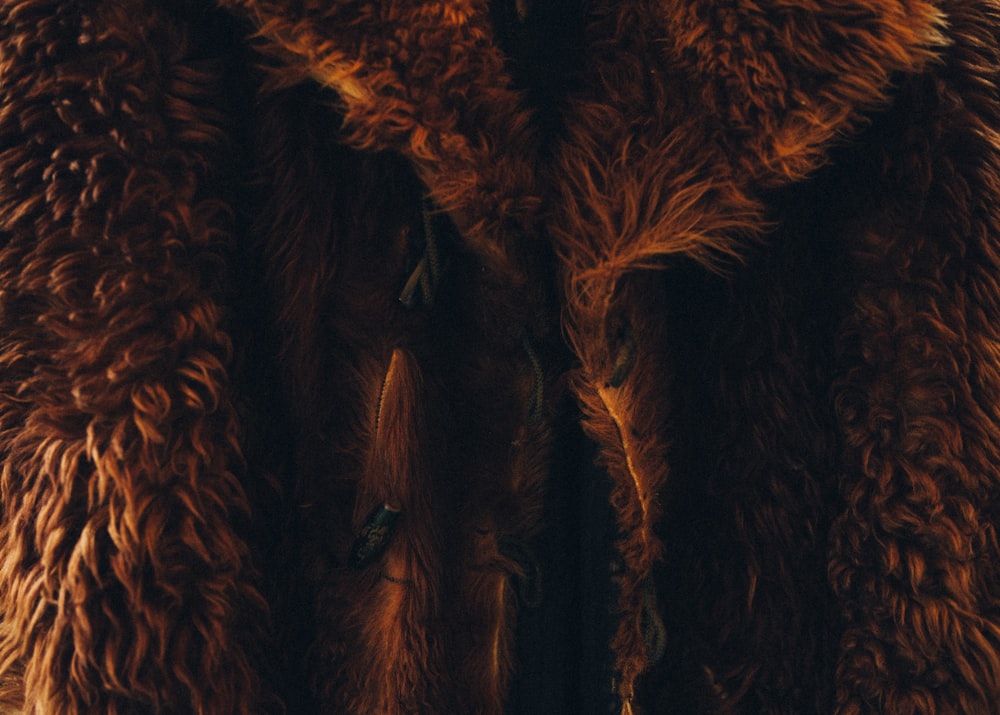 abrigo de piel marrón