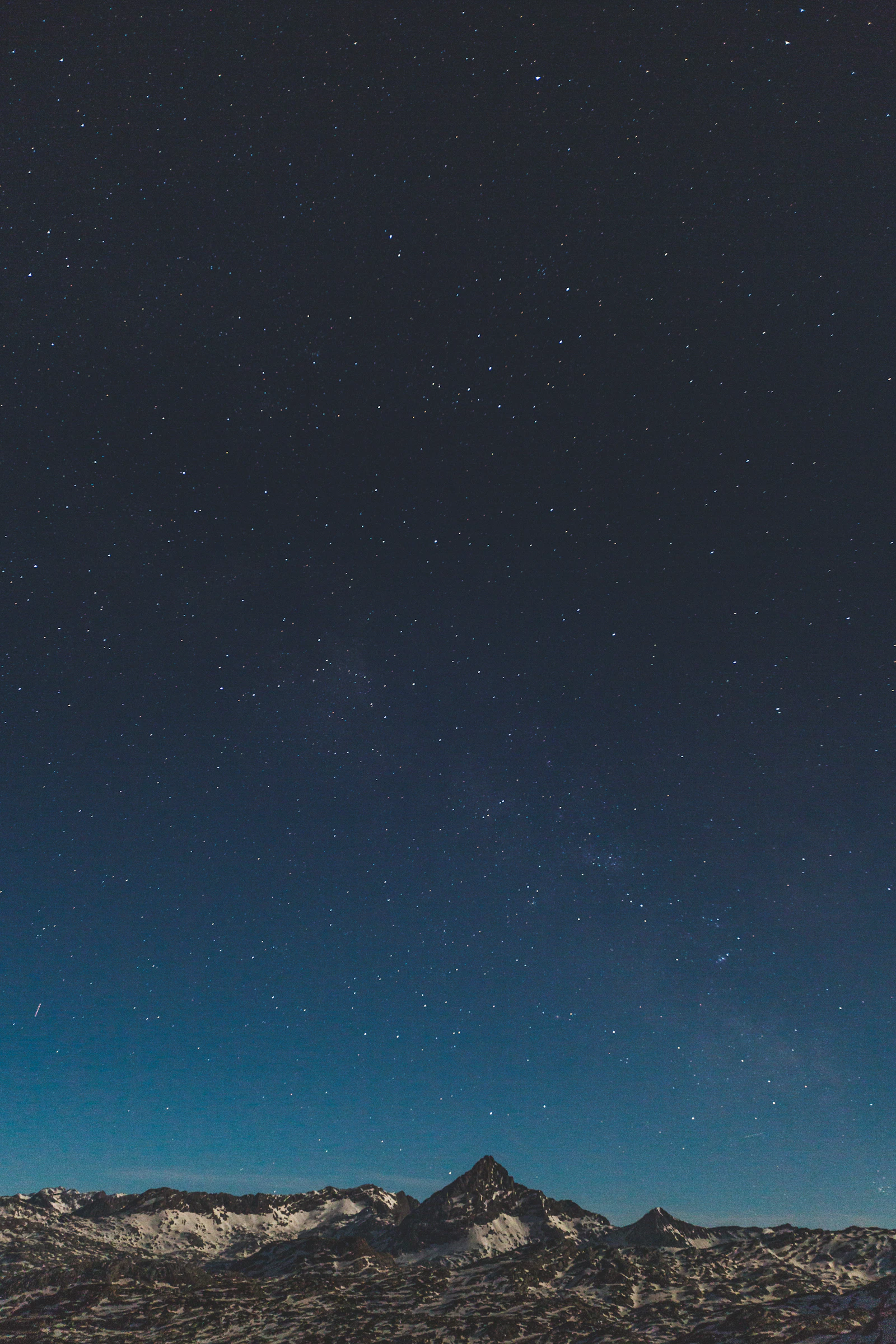 Airport terminal for flight layover planning - Photo from Unsplash