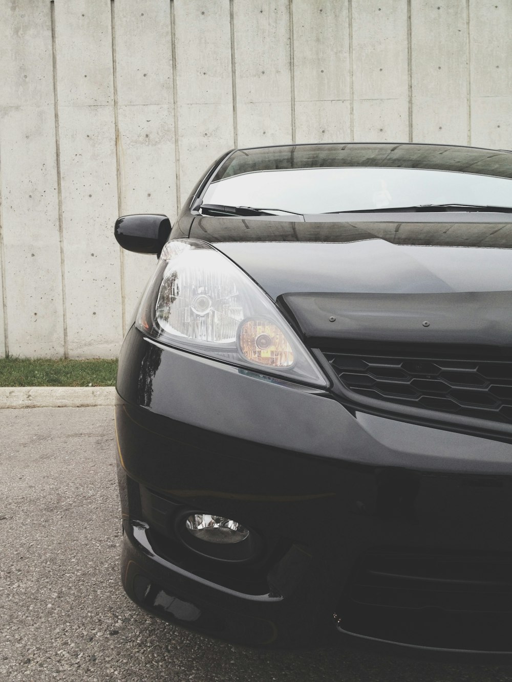 black vehicle on focus photography