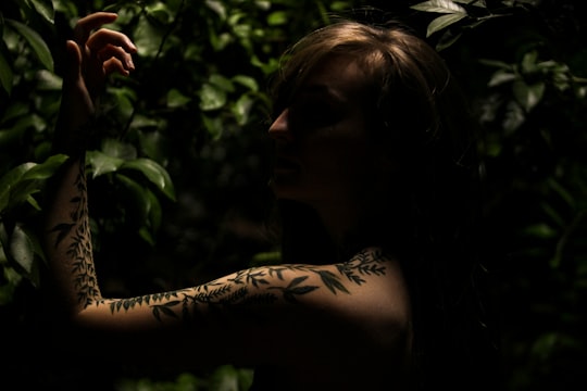 woman in black hair in Birmingham Botanical Gardens United States