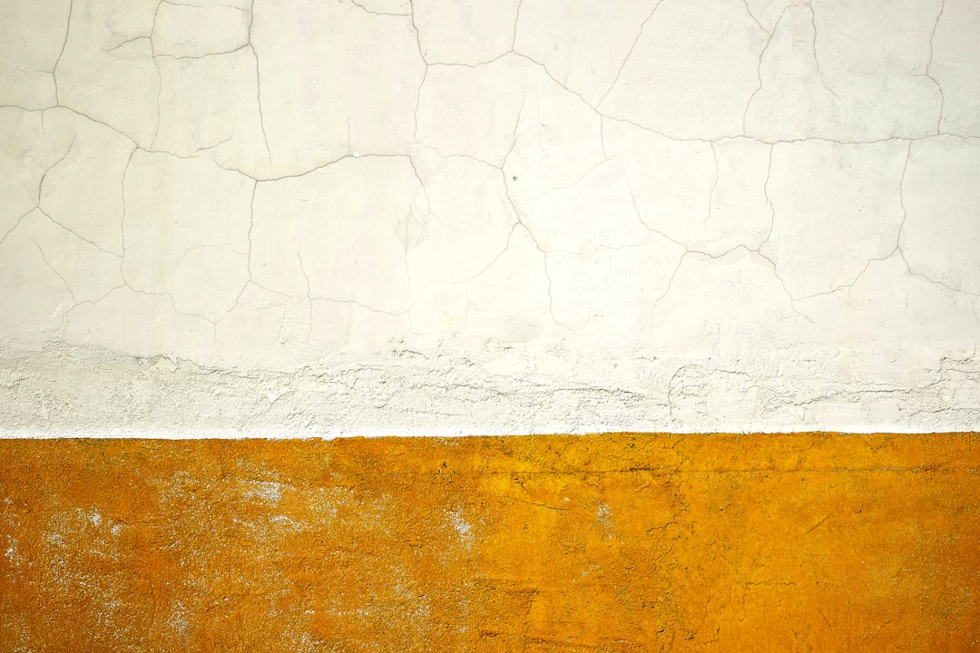 white and brown surface, Cracked wall background