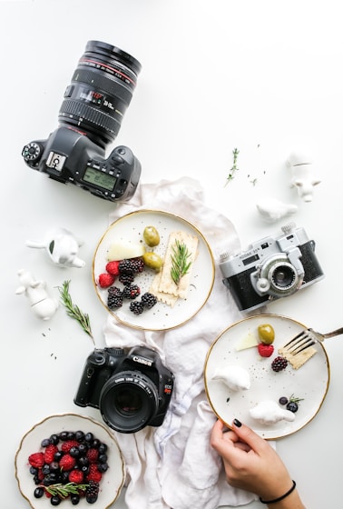 appareil photo et caméra nappe assiette de fruits couverts