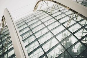 Close-up of innovative construction materials showcased at the Build Ecuador event with digital AI interfaces.