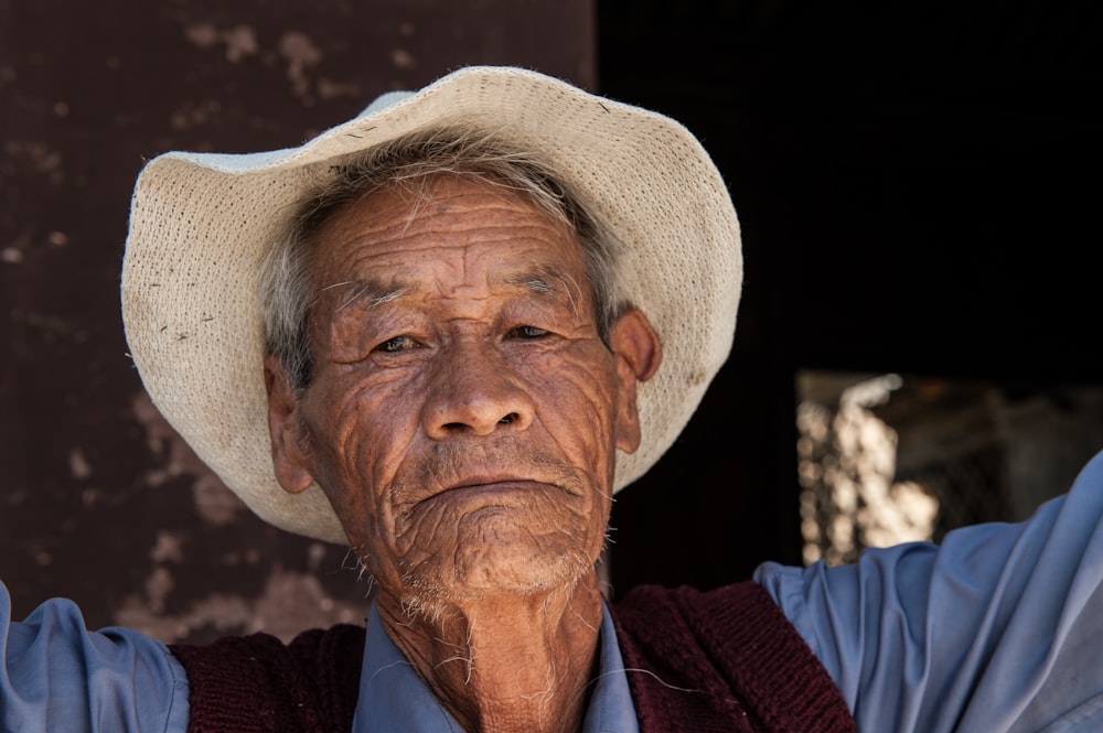 man wearing white hat selective focus photography