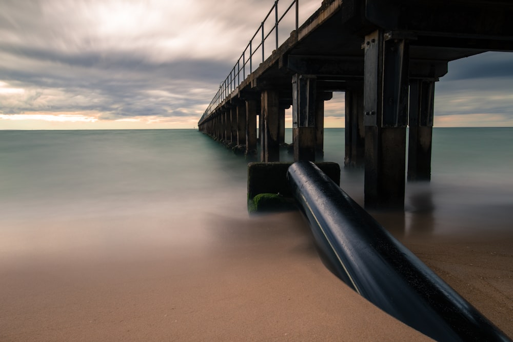 Photographie de la ligne d’horizon du pont noir