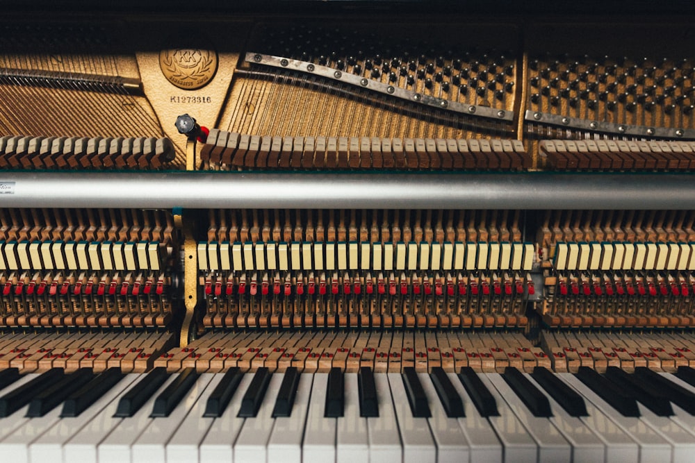 teclas de piano branco