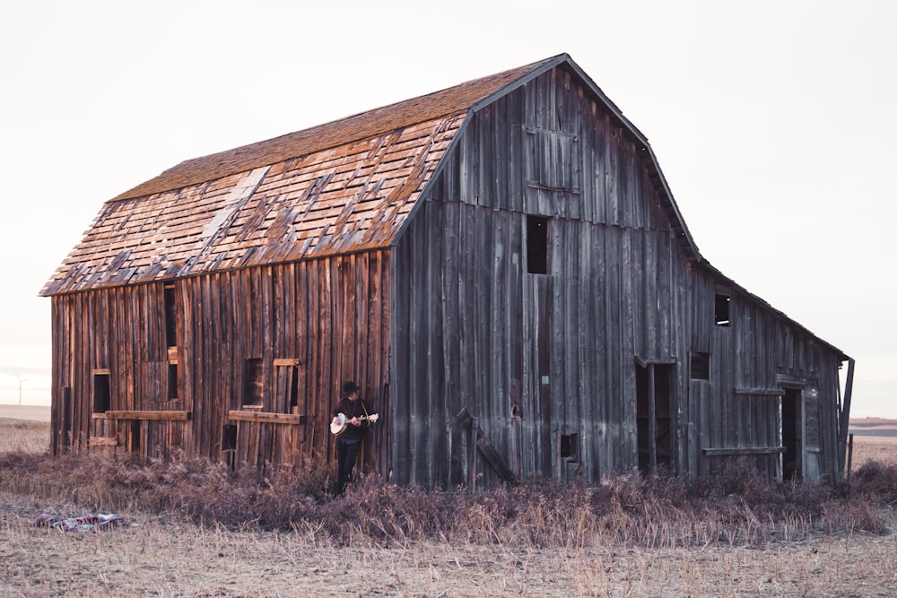 brown wooden barn during daytime