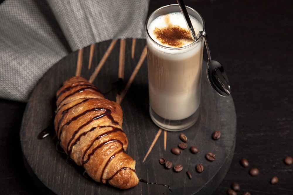 lait dans le verre à boire pause soignée