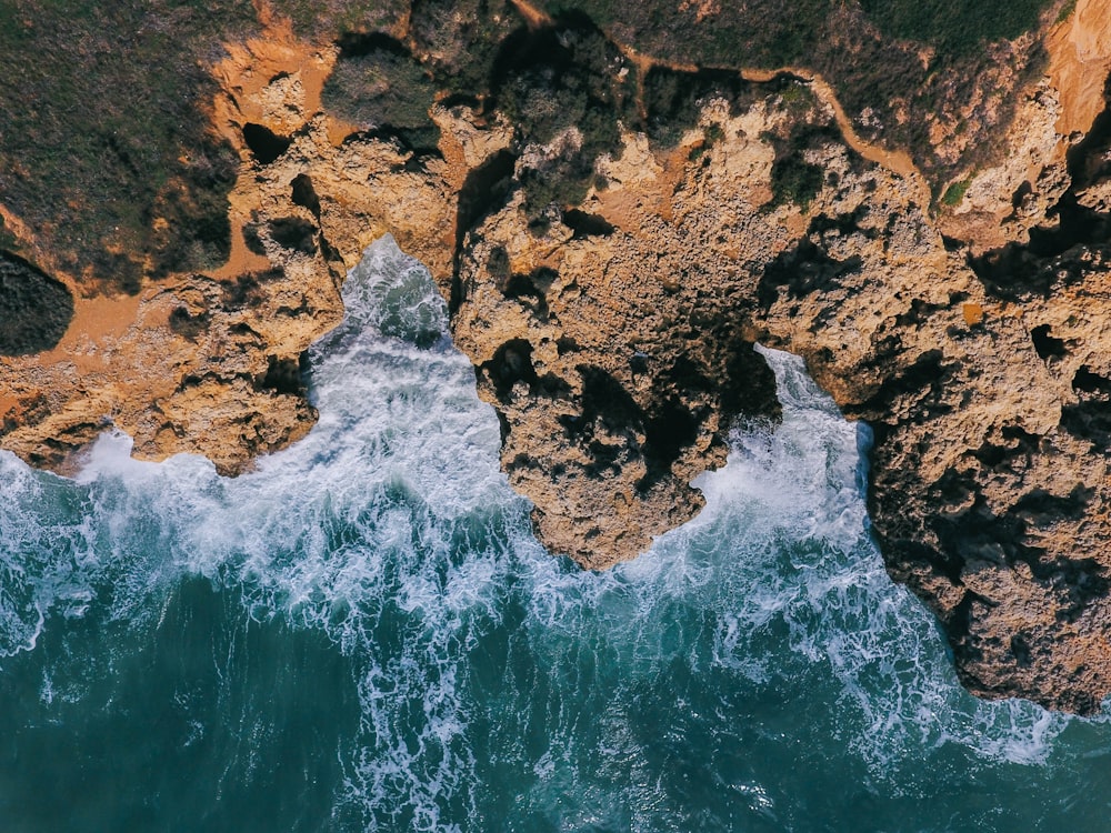 岩の崖