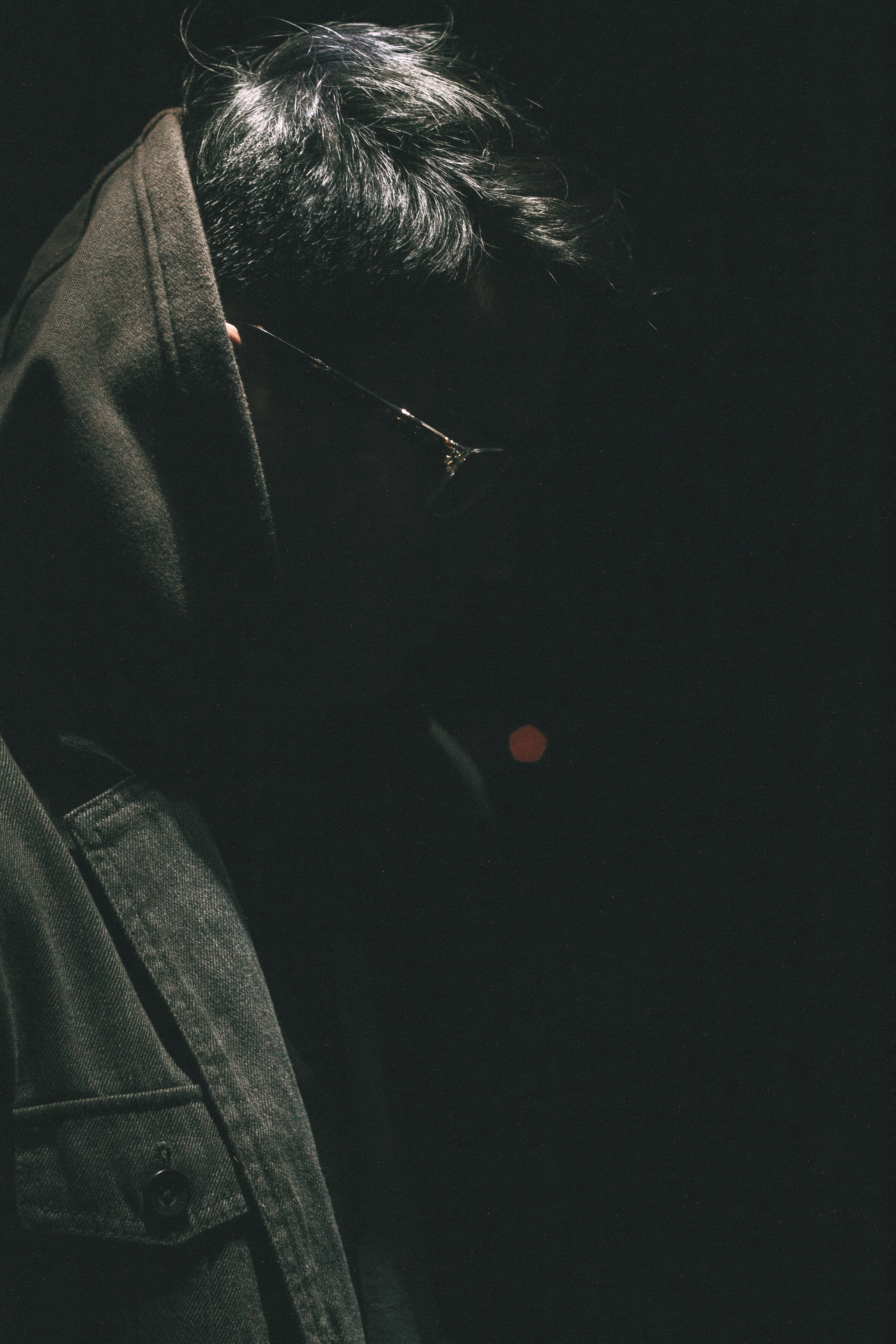 Фото на аву парень в темноте Bearbearic Deep Thoughts: тексты песен, клипы и концерты