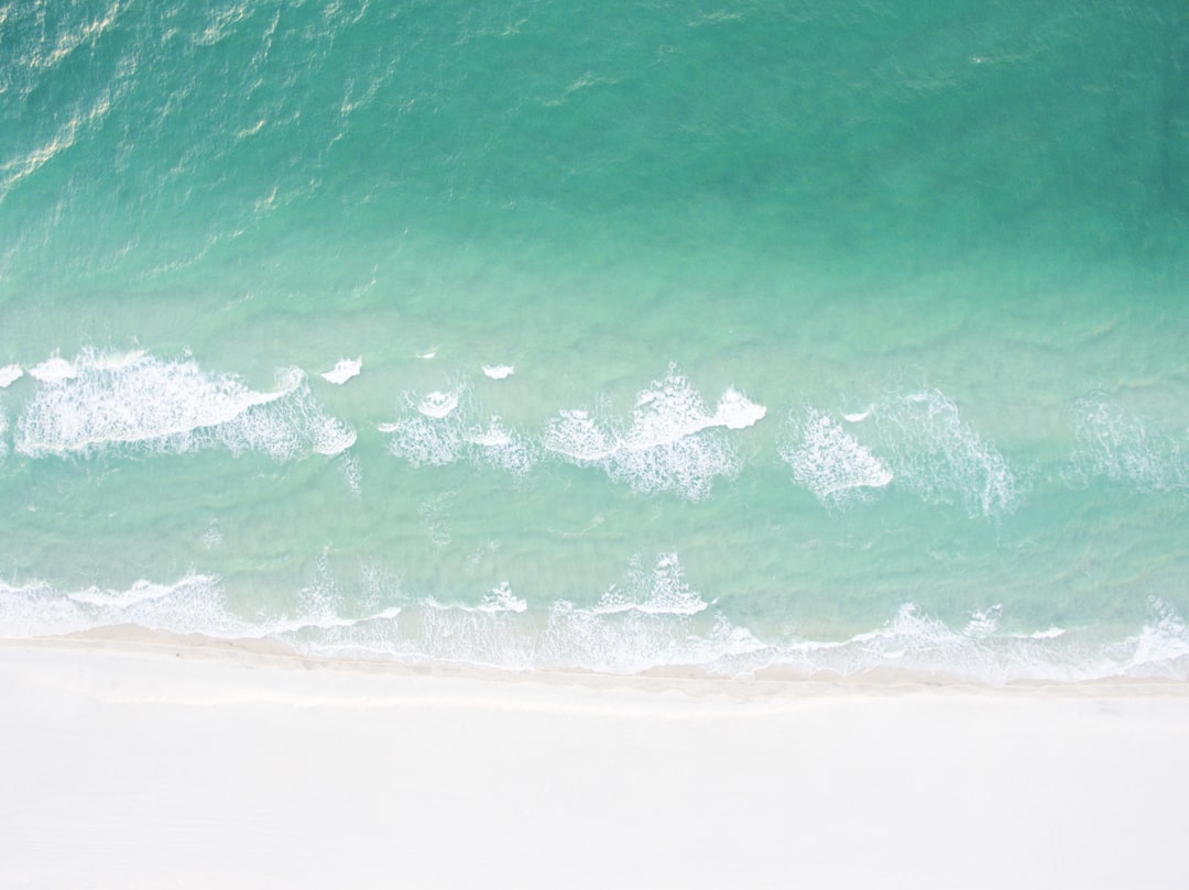 high waves at daytime,