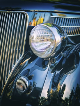 photo 1480620813606 2a03e137a48c?q=85&w=275&h=400&fit=crop