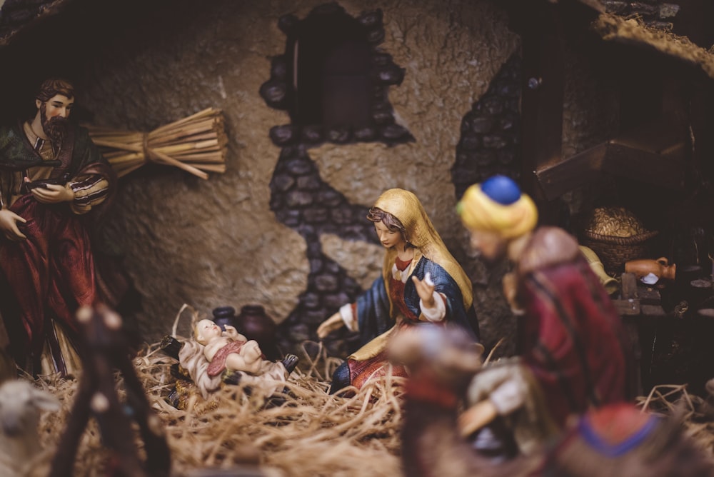 La photographie en gros plan de la figurine de la Nativité