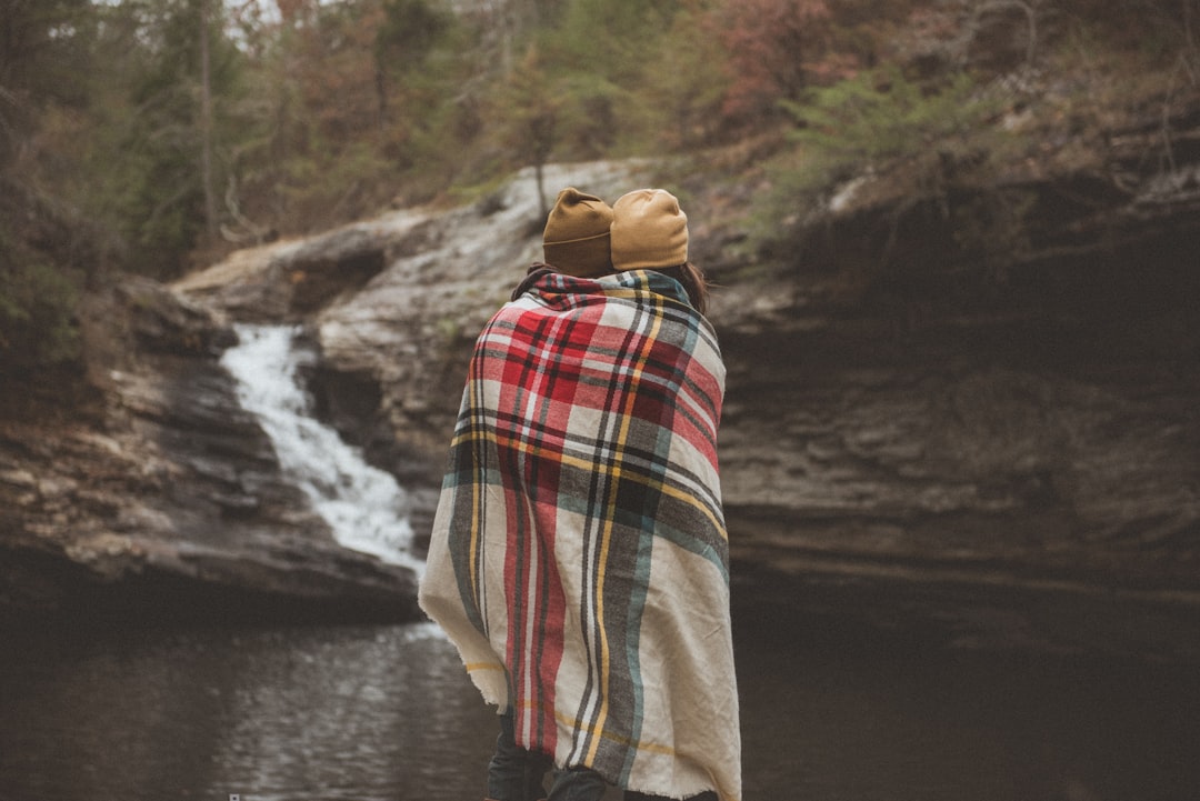 Snuggle Up: Our Review of the Rumpl Original Puffy Blanket &#8211; The Perfect Airplane Accessory